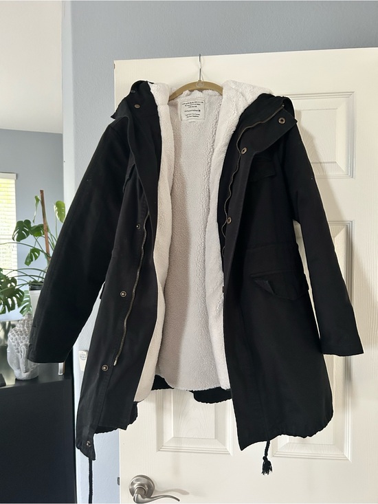 Jackets & Blazers - Unisex‎ Black Sherpa-Lined Parka Jacket with Hood